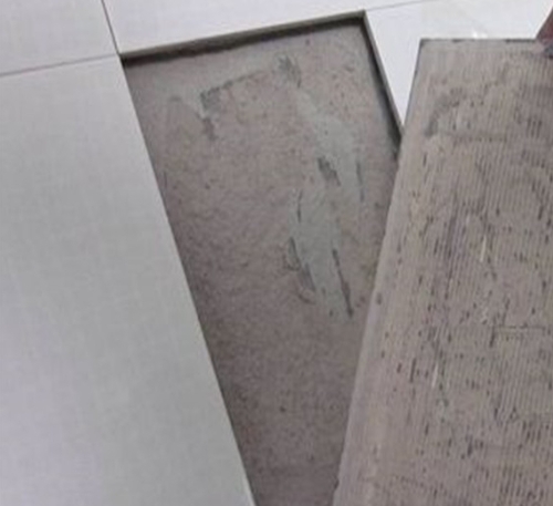 滦南瓷砖空鼓维修公司分享瓷砖铺贴时如果打浆（即涂抹在瓷砖背面和基层上的砂浆或瓷砖胶）过少，会带来以下问题